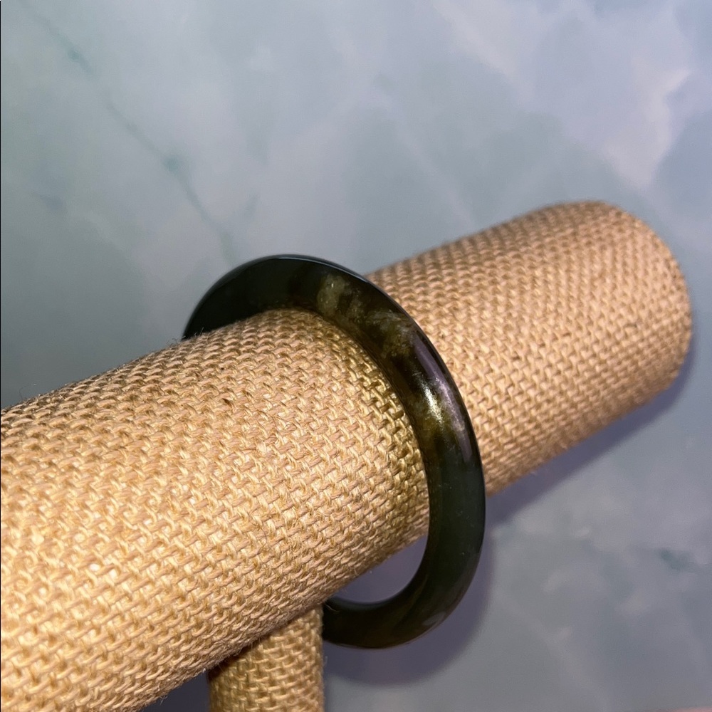 Elegant Jade Bangle - Picture 3 of 10